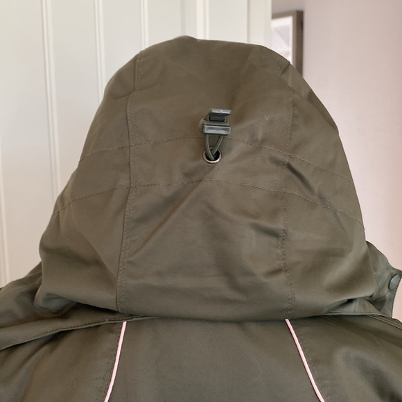 Powder Room Snowboarding jacket. - Picture 9 of 13